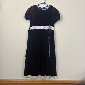 Chantilly place Girls Velvet Dress size 14 purple floral lace detail